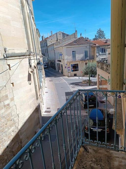 Grand Appartement En Maison De Ville Valréas Exterior photo